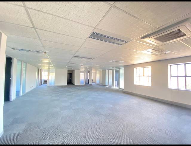631M² OFFICE TO LET IN BRYANSTON